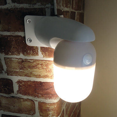 Corner mounted outside light with pir sales