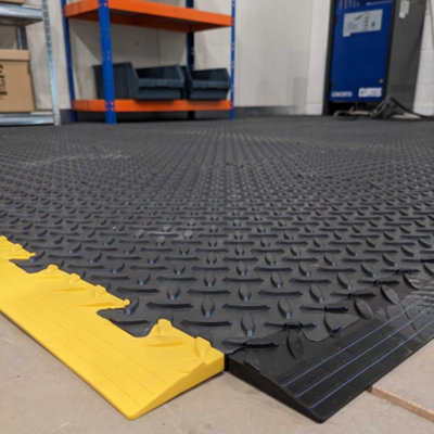 Everyday Vinyl Floor Tile / Garage Flooring - Grain Design - Pack of 80 Tiles (20m²), Black, 470 x 470mm, 14mm Thick