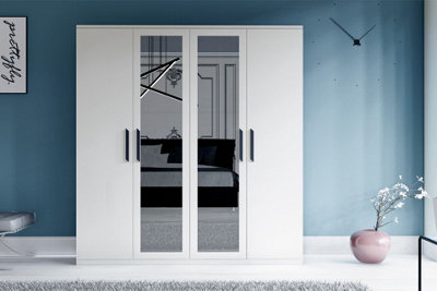 Wardrobe with central mirror strip