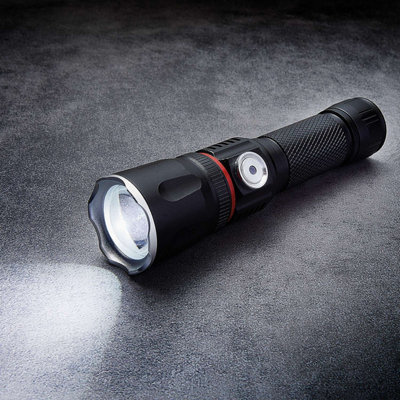 Extendable CREE Torch - 700 Lumen Rechargeable LED with 3.7V Lithium Battery and Storage Case