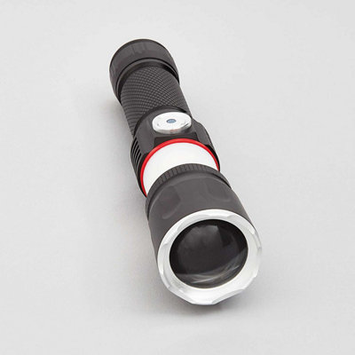Extendable CREE Torch - 700 Lumen Rechargeable LED with 3.7V Lithium Battery and Storage Case