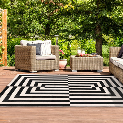 Extra Large Garden Outdoor Rug For Garden And Patio, Black & Cream Grid ...