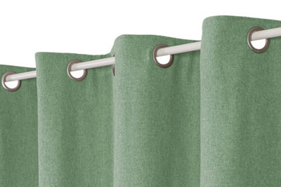 Measuring guide for eyelet curtains.