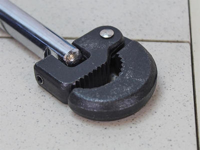 Faithfull Basin Wrench - 1/2" X 3/4" (15x22mm) Cast Iron Wrench For Tight Spaces, Tap Back Nuts