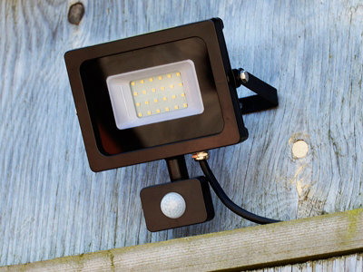 Faithfull Power Plus AST5210 SMD LED Security Light with PIR 10W 800 lumen 240V FPPSLWM10S