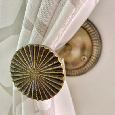 Fan Antique Brass Curtain Hook
