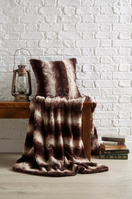 Faux Fur Throw Chocolate 130 x 180cm. Super warm Nordic style throw