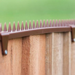 Featherboard Thin Fence Spikes Cat Deterrent Anti Climb Brown Single