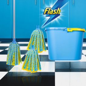 Flash 3 Piece Handle, 3 x Lightning (30% Microfibre with Abrasive Strips) Mop Heads & Mop Bucket Set