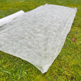 Fleece Garden Plant Frost Protection Sheet 2m x 20m + 10 Metal Pegs (20g/sqm)