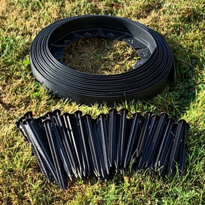 Flexible Plastic Garden Lawn Edging with 120 Pegs (30m)