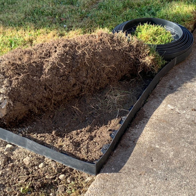 Flexible Plastic Garden Lawn Edging with 160 Pegs (40m)