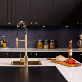 Flode Faädra Pull Out Kitchen Sink Mixer Tap Spring Style Mixer Tap Brushed Brass Straight Head