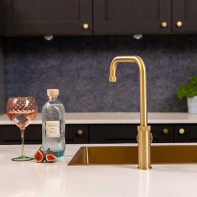 Flode Hjul Single Lever Industrial Style Kitchen Tap Swan Neck Design Brushed Brass