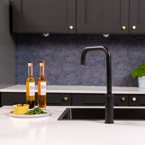 Flode Hjul Single Lever Industrial Style Kitchen Tap Swan Neck Design Matt Black