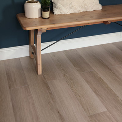 Floor Pops Natural Oak Self Adhesive Vinyl Floor Planks Pack of 7 (0.98sqm)