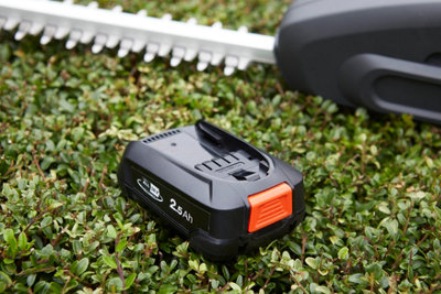 Flymo 18V UltraCut Reach 420 Cordless Hedge Trimmer Cutter 42cm Bosch ...