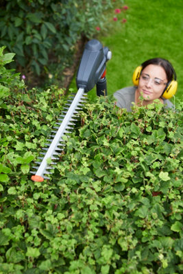 Flymo 18V UltraCut Reach 420 Cordless Hedge Trimmer Cutter 42cm No Battery