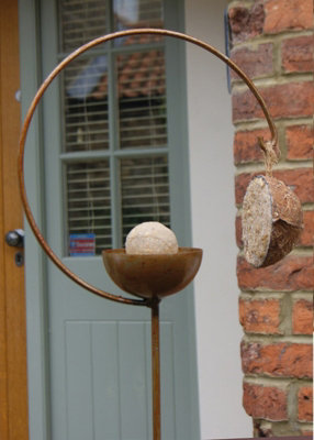 Freya Bird Crook Feeding Station - Hand Made By Traditional Forge - Steel - L27.9 x W27.9 x H177.8 cm - Bare Metal/Ready to Rust