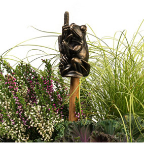 Frog On Bullrush Cane or Stake Topper - L4 x W4 x H8.5 cm