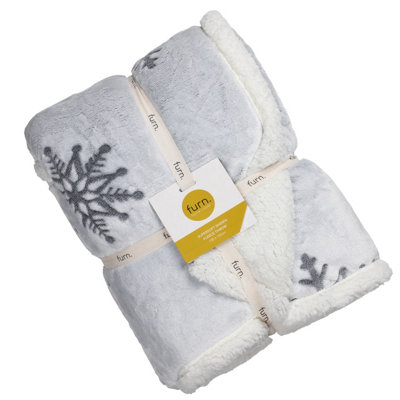 furn. Cut Snowflake Fleece Sherpa Throw