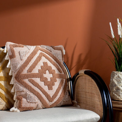 furn. Kalai Geometric Tufted Polyester Filled Cushion