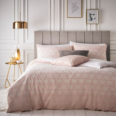 furn. Tessellate Geometric Reversible Duvet Cover Set