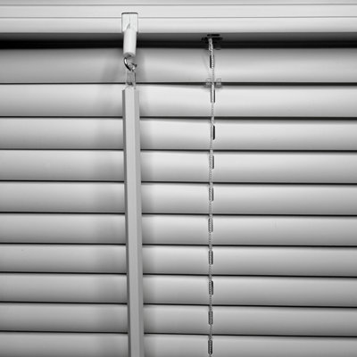 FURNISHED Aluminum Venetian Blinds - Silver 25mm Slats Trimmable Blinds for Windows and Doors (W)110cm (L)210cm