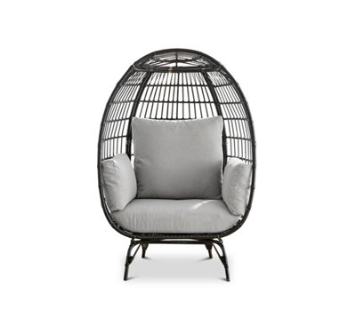 Outdoor metal store swivel chairs