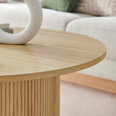Furniturebox Penrose Coffee Table - Round Oak Effect Wood Pedestal - Round Coffee Table - Oak Coffee Table - Wooden Coffee Table