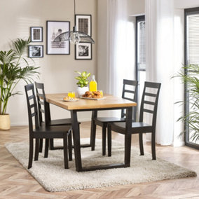 Furniturebox UK Cotswold Wooden Dining Table & 4 Whitby Black Dining Chairs With Oak Colour Seats