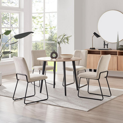 Furniturebox UK Koko Oak Effect Round Dining Table & 4 Cream Halle Chairs