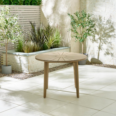 Furniturebox UK Tari Round Outdoor Dining Table: Solid Acacia Wood with Teak Stain