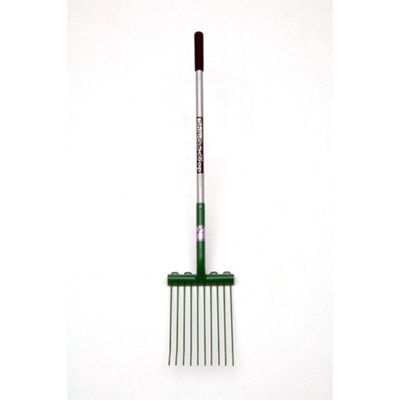 Fynalite Skip & Scoop Spare Rake Green (90cm) | DIY at B&Q