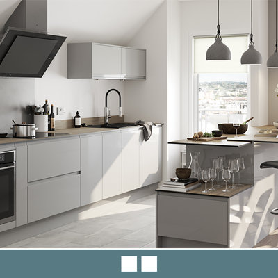 Garcinia Gloss Light Grey Integrated Handle