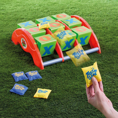 Garden Noughts and Crosses Game with 6 Bean Bags - Tic Tac Toe - Fun for All Ages Indoor or Outdoor Use