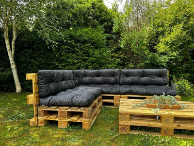 Pallet corner deals garden furniture