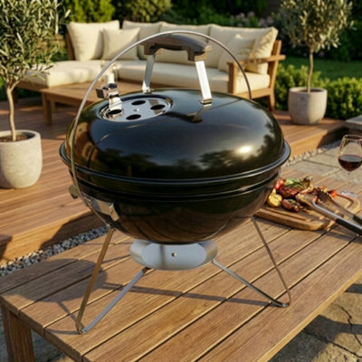 coolabah outdoor mini kettle bbq BillyGrill Small 30.5 cm (12")  SmokeLands Multiple air vents at the top and bottom of the grill Megamaster 22" Charcoal Compact Kettle