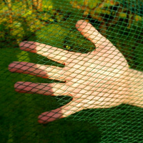 GardenSkill Heavy Duty Cabbage White & Insect Mesh Netting 7mm Dia for Protecting Brassicas 4m x 50m