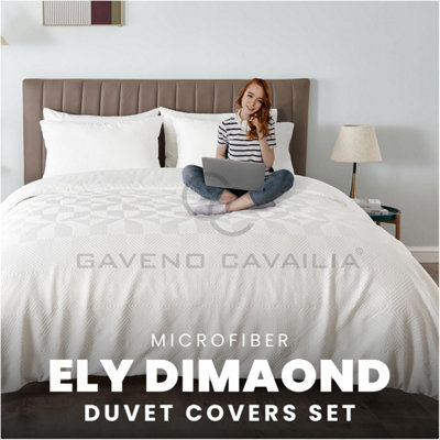 GC GAVENO CAVAILIA Geometric Stripe Pattern Microfiber Super king Duvet Set, Plain Reversible Embossed 3D Soft Bedding Sets, White