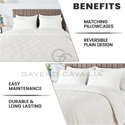 GC GAVENO CAVAILIA Geometric Stripe Pattern Microfiber Super king Duvet Set, Plain Reversible Embossed 3D Soft Bedding Sets, White