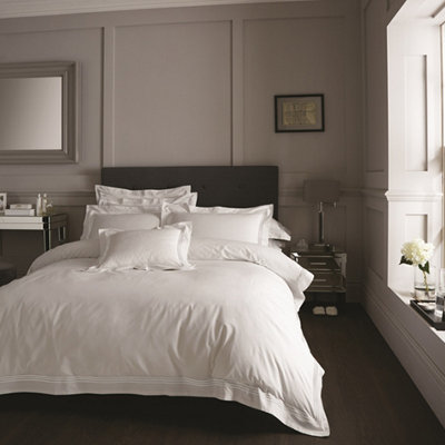 GC GAVENO CAVAILIA Sheer Elegance Duvet Cover Bedding Set Single 2PC White/White With Matching Pillowcases