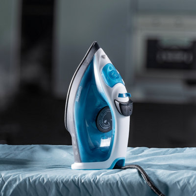 Geepas 1800W Steam Iron Dry & Wet Steam Iron, Variable Temperature Control, Non-Stick Soleplate, 120ml Tank, Blue
