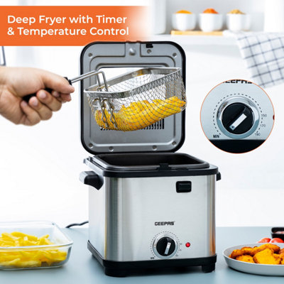 https://media.diy.com/is/image/KingfisherDigital/geepas-900w-deep-fat-fryer-1-5l-stainless-steel-fryer~6294015510331_03c_MP?$MOB_PREV$&$width=618&$height=618