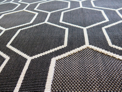 GENEVIEVE TRELLIS Hexagon Pattern Area Rug,Black/Cream