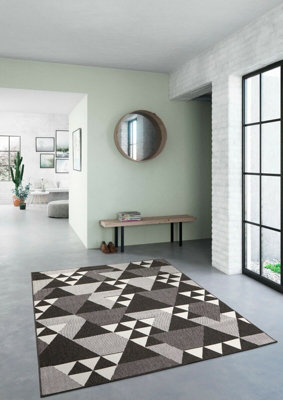 Geometric Triangle Pattern Area Rug,Black/Cream