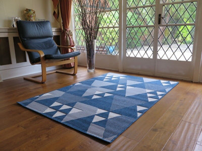 Geometric Triangle Pattern Area Rug,Blue/Cream