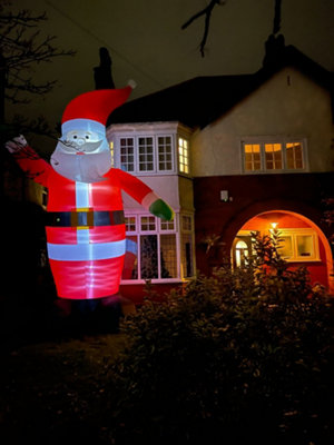 GIANT: 20ft (6m) Light up Christmas Inflatable Santa with Raised Arm ...