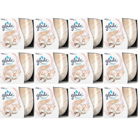 Glade Scented Candle, Air Freshener 120 g Vanilla Blossom (Pack of 12)