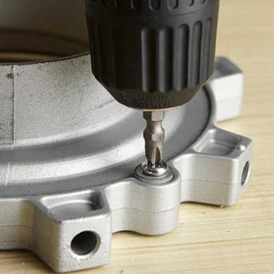 Goodyear 130pc Socket Set + Screwdriver Bits Including 72-teeth Ratchet ...